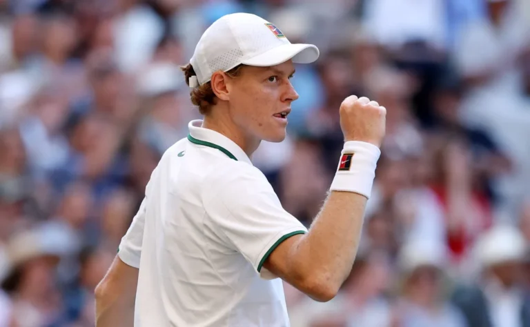 Janik Sinner vuelve a coronarse en Wimbledon